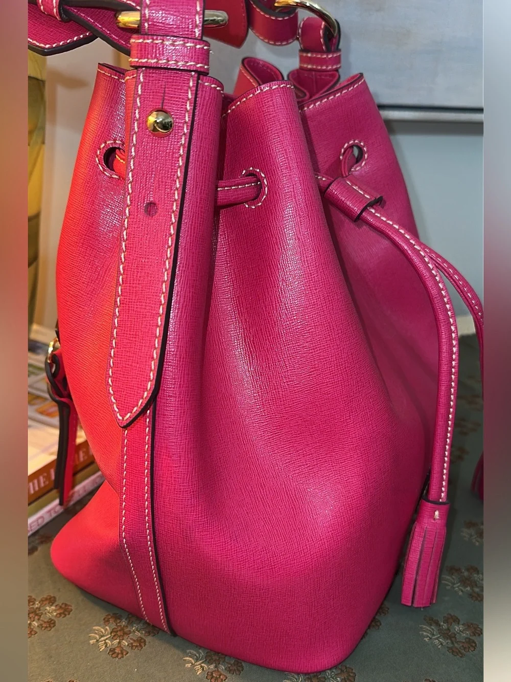 Dooney & Bourke saffiano Leather drawstring bag excellent condition ( bags)